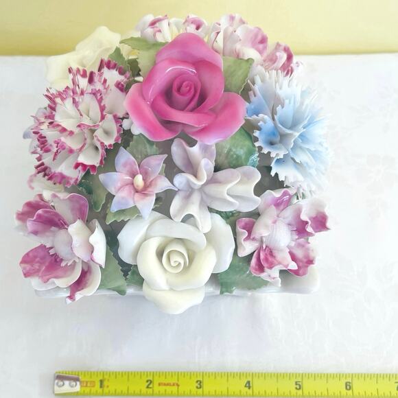 Porcelain Hand Painted Flower Bouquet Music Box Edelweiss Sound of Music 80085 - Picture 10 of 10